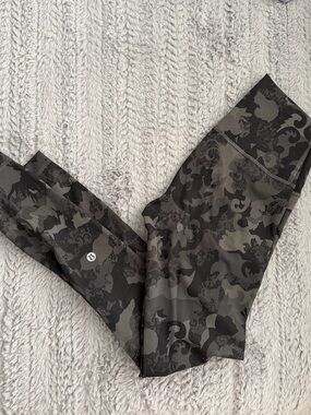Lululemon Wunder Train High Rise Tight 25” in Hidden Heritage Lace Black size 4